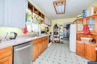 324 SW Jefferson St, Sheridan, OR 97378 - photo 2