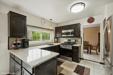 2121 Tahoe Pkwy, Algonquin, IL 60102 - photo 4