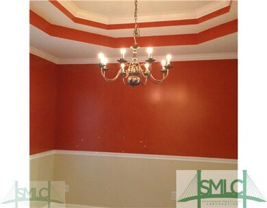 Dining Room. DINING ROOM WITH CHAIR RAIL