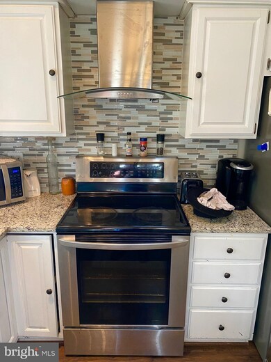 11510 Honeysuckle Ct, Swan Point, MD 20645 - photo 3