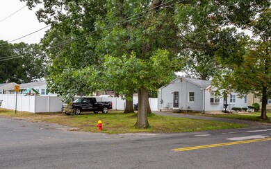 675 Pendleton Ave, Chicopee, MA 01020 - photo 3