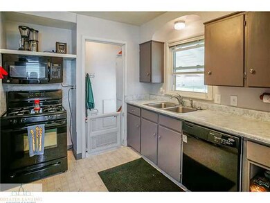 1611 W Barnes Ave, Lansing, MI 48910 - photo 5