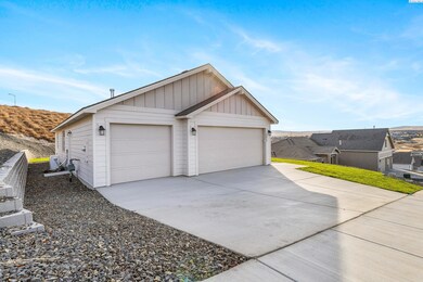 2837 S Osborne St, Kennewick, WA 99338 - photo 2