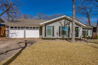 716 Thousand Oaks Dr, Hurst, TX 76054 - photo 3