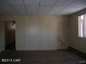 268 E Ridge St, Coaldale, PA 18218 - photo 4