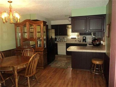 Kitchen. Dining/Kitchen