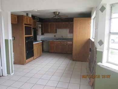 325 Gladys Ave, El Paso, TX 79915 - photo 3