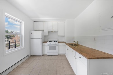 3214 108th St, East Elmhurst, NY 11369 - photo 2