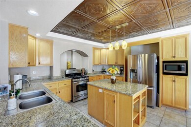 GOURMET KITCHEN FEATURES STAINLESS STEEL APPLIANCE