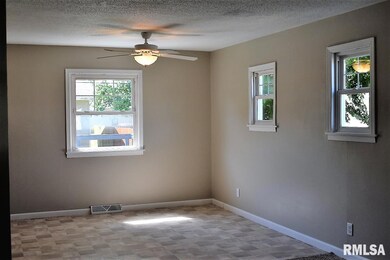 1815 W 69th St, Davenport, IA 52806 - photo 4