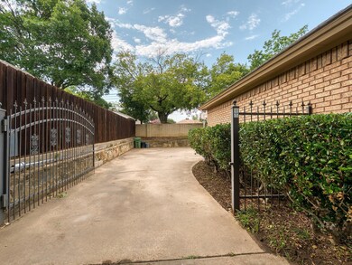 2204 Pine Thicket Ln, Bedford, TX 76021 - photo 4