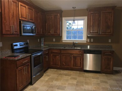 Large eat in kitchen with custom made cabinets, gr