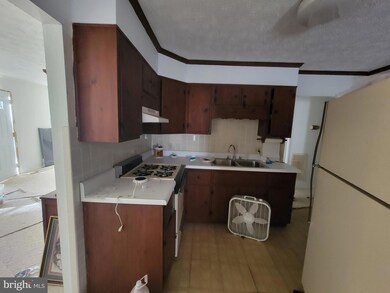 89 Poplar Dr, Hartfield, VA 23071 - photo 5