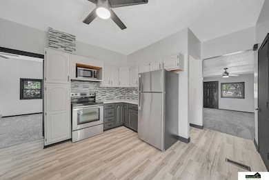 210 E 2nd St, Hickman, NE 68372 - photo 5