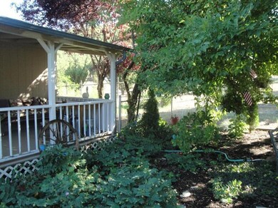 7927 Colonial Way, Central Point, OR 97502 - photo 4