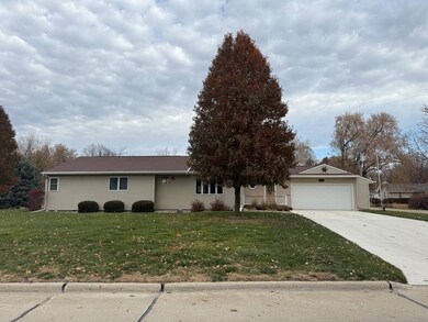 904 Gishwiller St, Sac City, IA 50583 - photo 3