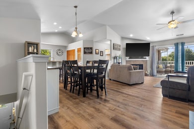 420 E Veterans Way unit 8, Mukwonago, WI 53149 - photo 7