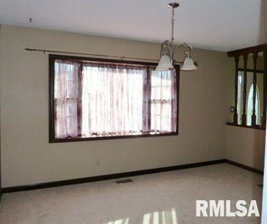 450 Southgate St, Lincoln, IL 62656 - photo 6