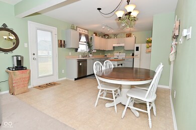 8317 S Swimming Hole Ln, Pendleton, IN 46064 - photo 4