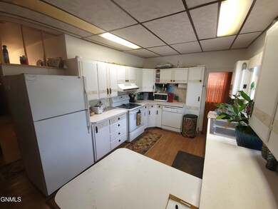 305 2nd Ave W