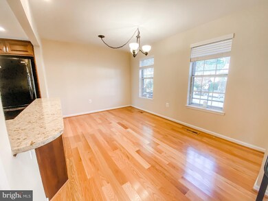 9628 Lindenbrook St, Fairfax, VA 22031 - photo 5