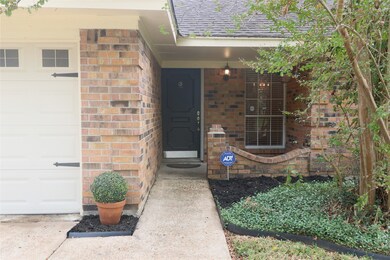 8206 Bayou Forest Dr, Houston, TX 77088 - photo 2