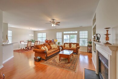 1528 Clarendon Way family room