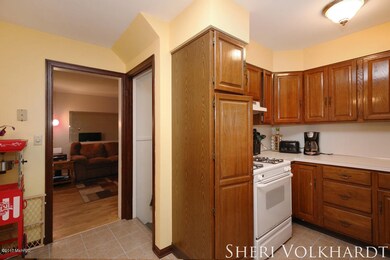 1307 Burke Ave NE, Grand Rapids, MI 49505 - photo 4