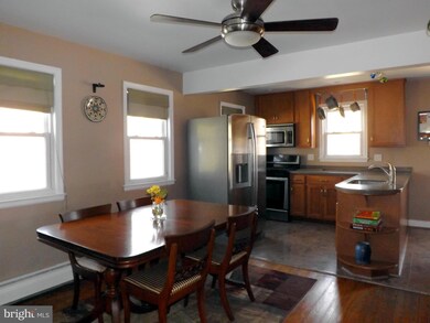 8729 Emge Rd, Parkville, MD 21234 - photo 5