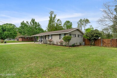 107_Forrest_Drive-3