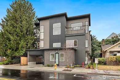 117 Wells Ave S unit E (R), Renton, WA 98057 - photo 2