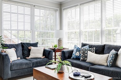 End unit with bank of six windows