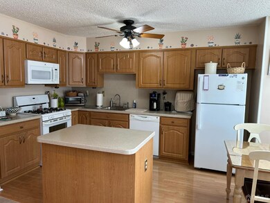 12 De Leone Cir, Franklin Park, NJ 08823 - photo 6