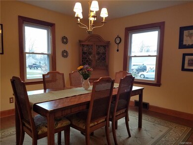 DINING / BEDROOM 1ST FLOOR