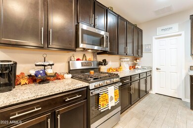 KITCHEN COUNTER