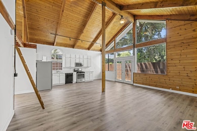 11149 Hortense St, Los Angeles, CA 91602 - photo 2