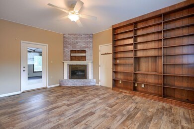 1000 Barberry Ln, Columbus, OH 43213 - photo 2