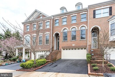 10353 Fitzpatrick Ln, Oakton, VA 22124 - photo 2