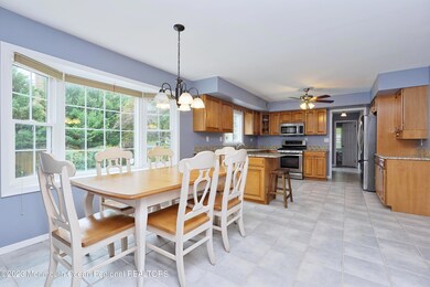 EAT IN KITCHEN