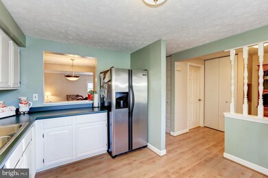 19121 Partridge Wood Dr, Germantown, MD 20874 - photo 5