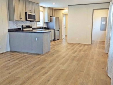 1306 Chateau Cir unit 55, Findlay, OH 45840 - photo 3