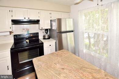 3713 Mazewood Ln, Fairfax, VA 22033 - photo 4