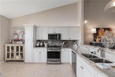Kitchen features additional upgrades including til