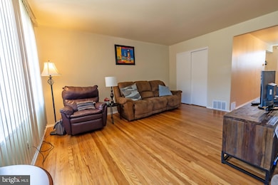 6019 N Warnock St, Philadelphia, PA 19141 - photo 3