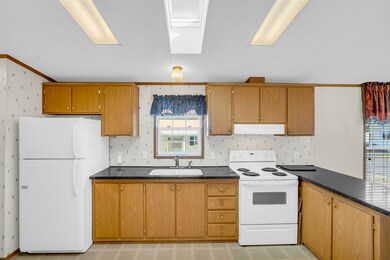 556 Central St unit 132, Leominster, MA 01453 - photo 4