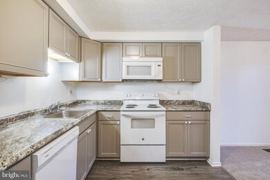 7201 Sleep Soft Cir, Columbia, MD 21045 - photo 2