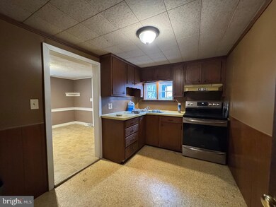 95 E Main St, Leola, PA 17540 - photo 2