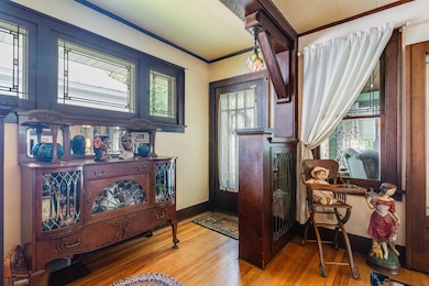 08_1524WestAveS_Entry1_mls