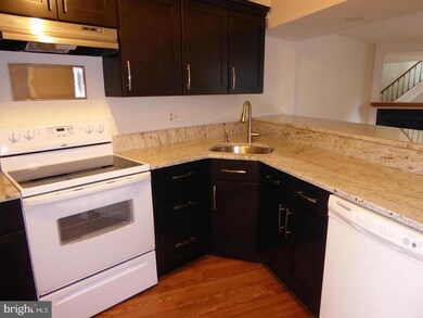 11915 Crosswind Ct, Reston, VA 20194 - photo 3