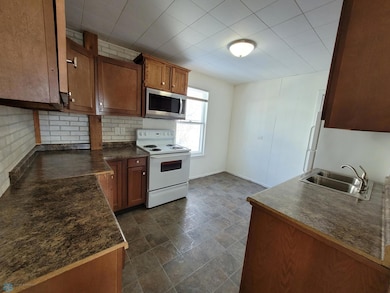 915 Broadway N, Fargo, ND 58102 - photo 2